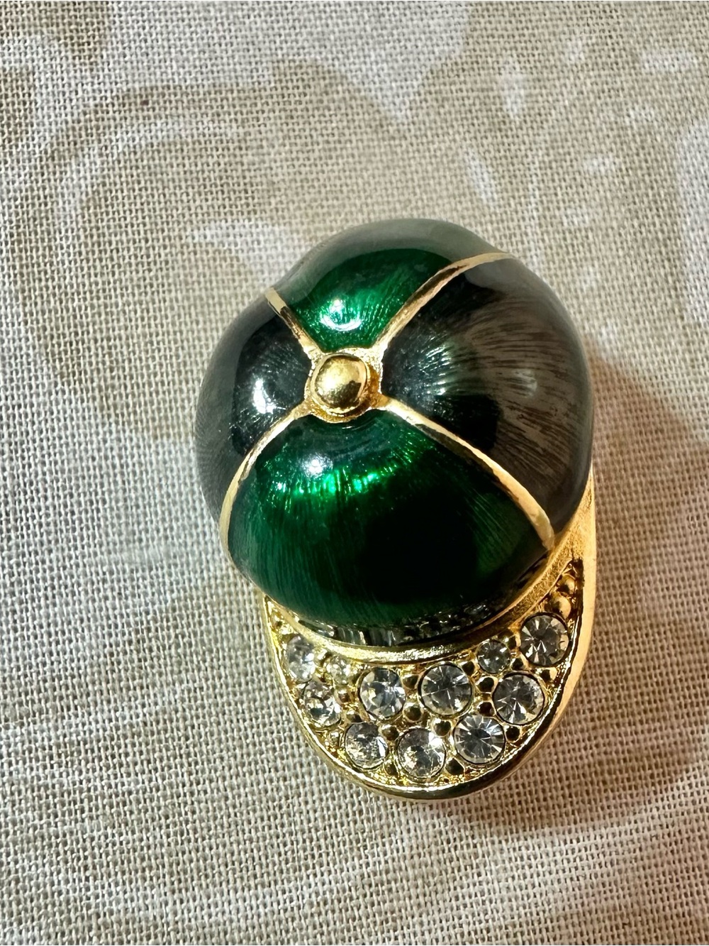 Gold-Tone Green Accent Cap pin